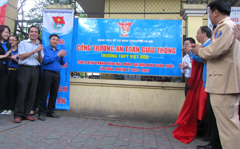 Ra quân mô hình điểm cấp Trung ương công trình “Cổng trường an toàn giao thông”
